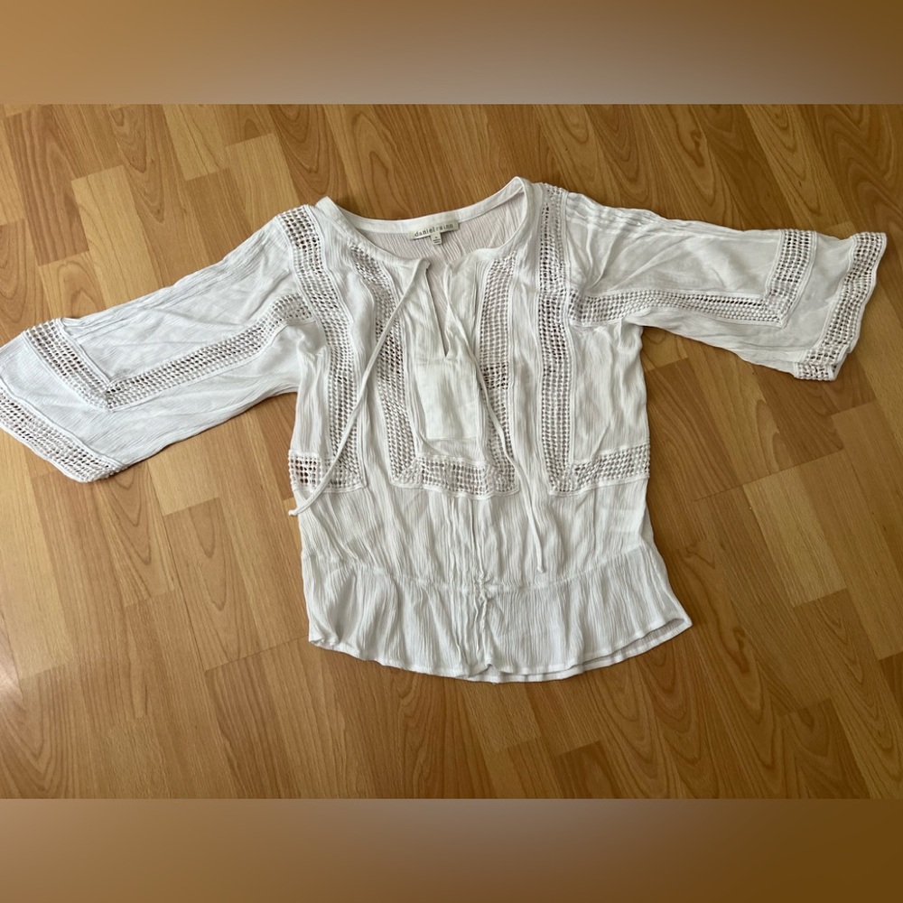 Danielrainn Blouse Size M NWOT WHITE
